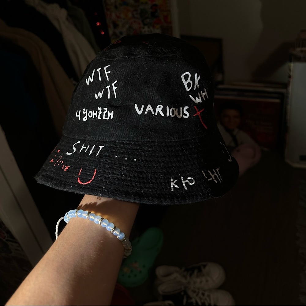 bucket hat